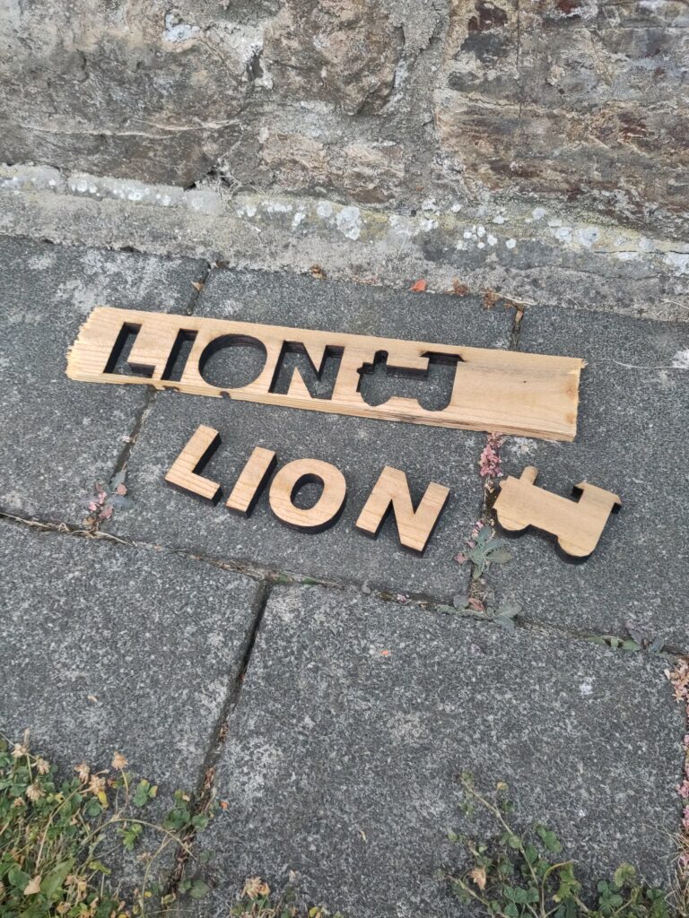 Lettre en bois (hauteur 6 cm)